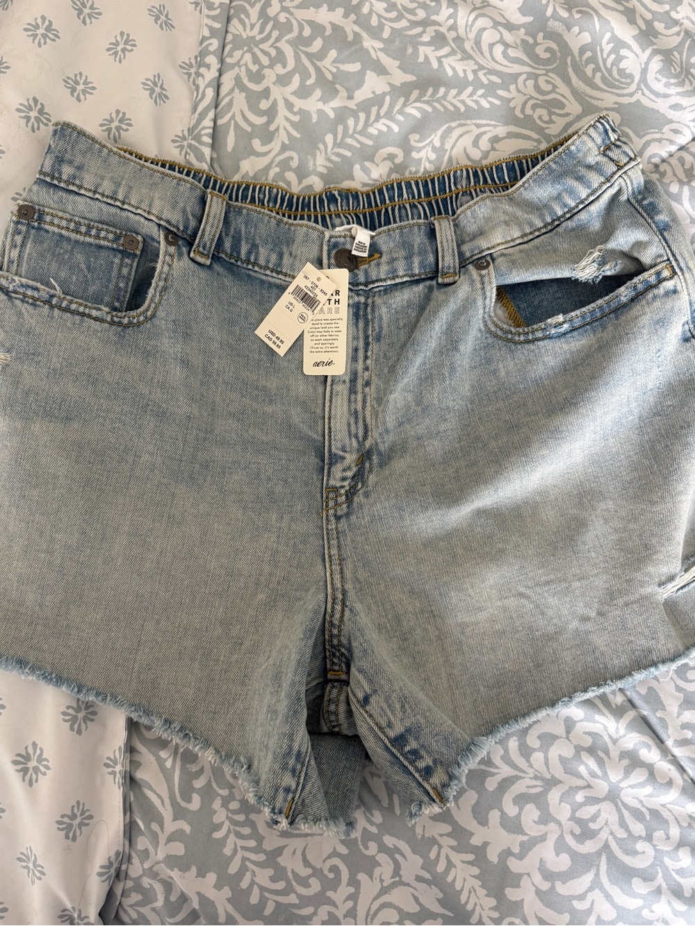 Aerie Light Wash High-Rise Elastic Denim Shorts - Picture 2 of 4
